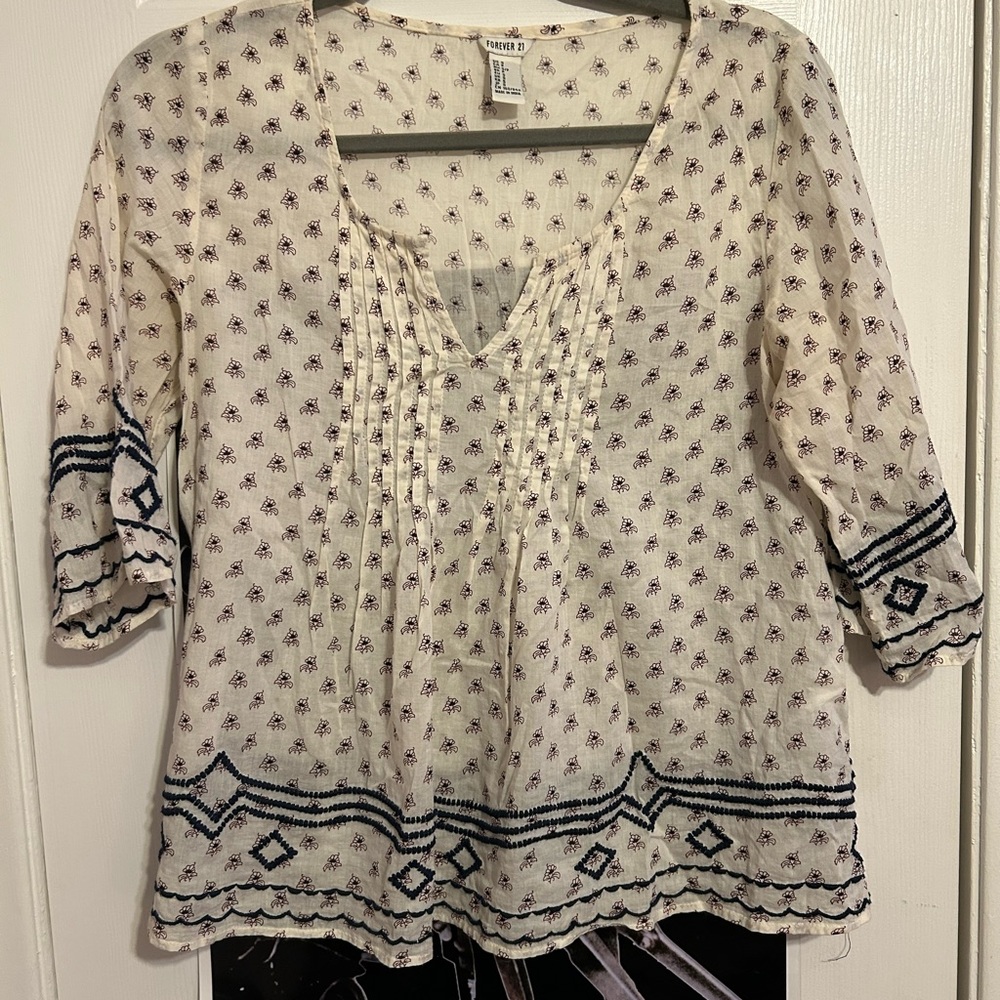 FOREVER 21 Printed V-Neck Blouse